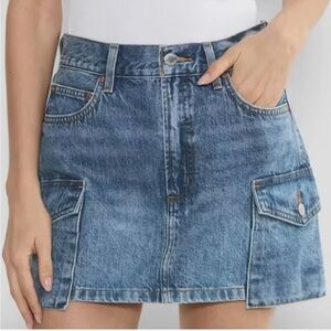 Aritzia Denim Forum 90s mid rise cargo miniskirt. NWT